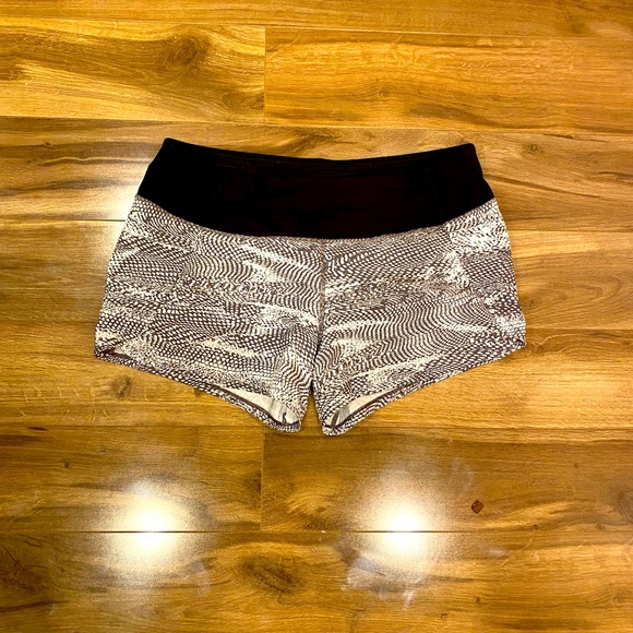 Never worn Size 8 lululemon shorts - Picture 1 of 5